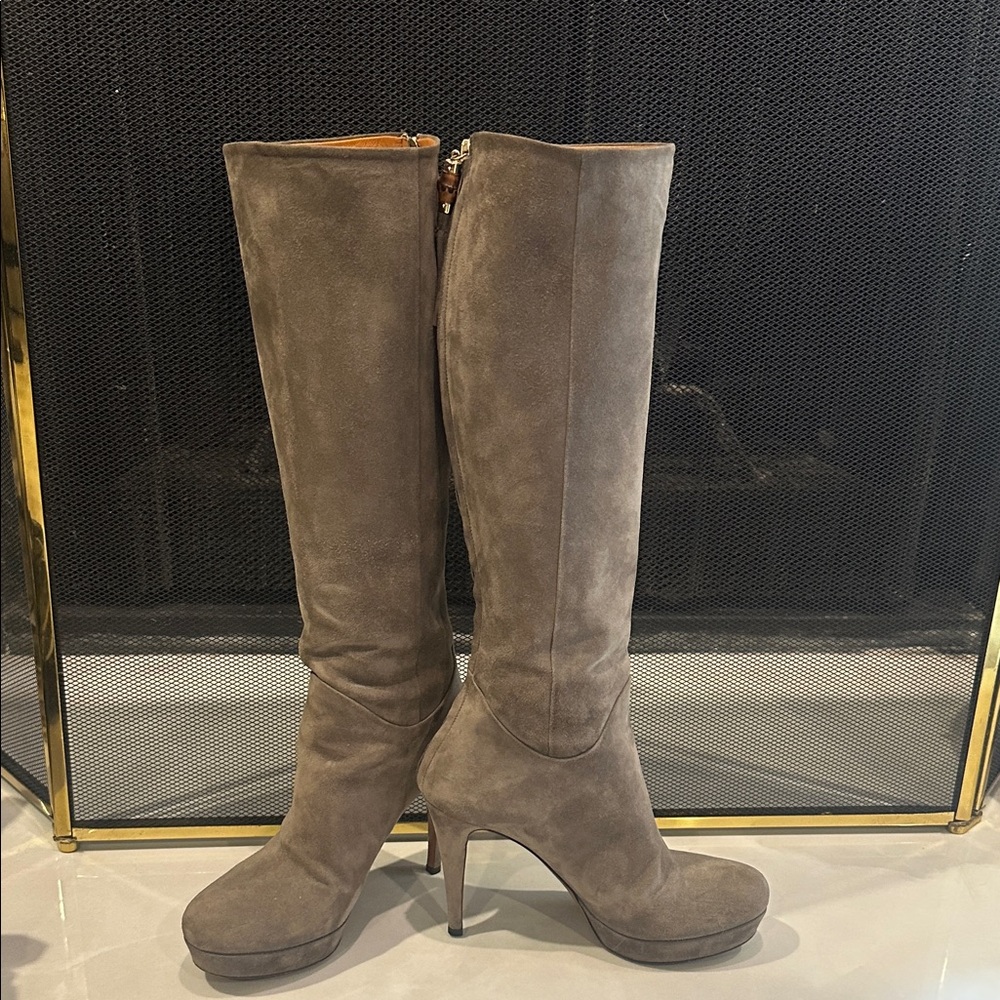 GUCCI SUEDE BOOTS ZIPPER DOWN BACK 7 1/2